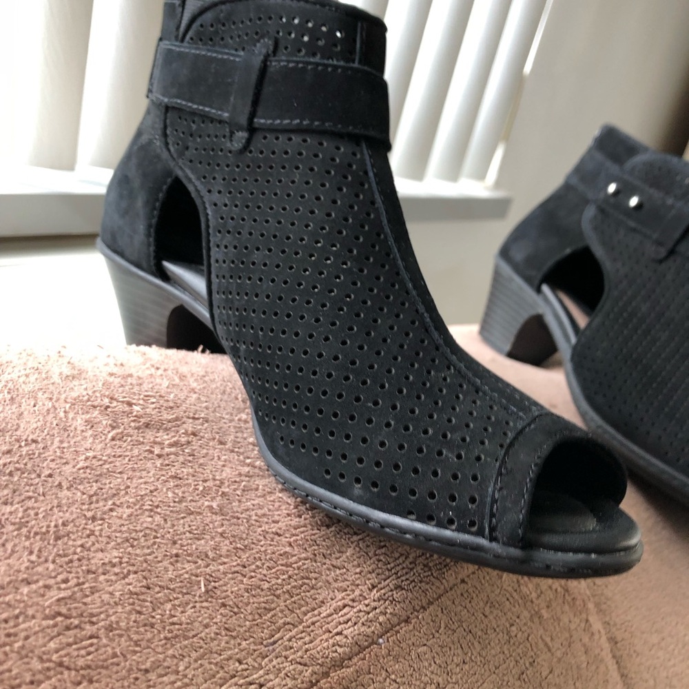 Earth Brand suede shoe bootie with 2” heel and zipper closure.